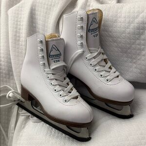 Glacier 120 Girls Ice Skates Size 13J Like new!